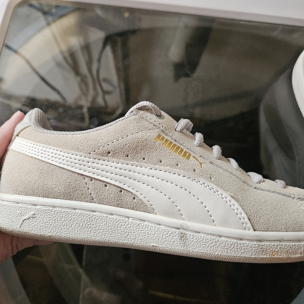 Puma Gray & White Womens Suede Sneakers Size 6